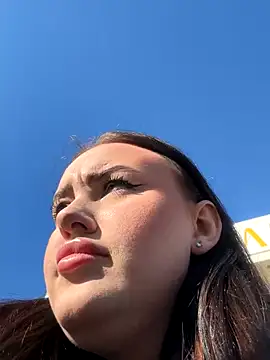 Snapshot of KiraSunshine chatting on 10/20/25, 04:57 KiraSunshine online show from 10/20/25, 04:57