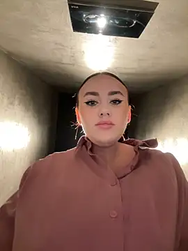 Snapshot of KiraSunshine chatting on 10/25/25, 03:25 KiraSunshine online show from 10/25/25, 03:25