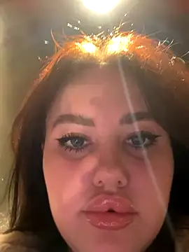 Snapshot of KiraSunshine chatting on 10/26/25, 03:34 KiraSunshine online show from 10/26/25, 03:34