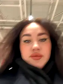 Snapshot of KiraSunshine chatting on 10/28/25, 03:54 KiraSunshine online show from 10/28/25, 03:54