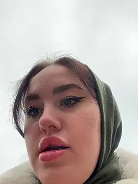 Snapshot of KiraSunshine chatting on 10/30/25, 03:52 KiraSunshine online show from 10/30/25, 03:52