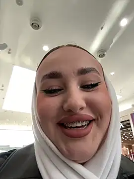 Snapshot of KiraSunshine chatting on 11/01/25, 03:30 KiraSunshine online show from 11/01/25, 03:30