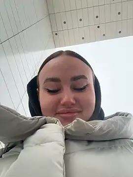 Snapshot of KiraSunshine chatting on 11/05/25, 03:17 KiraSunshine online show from 11/05/25, 03:17