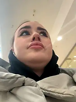 Snapshot of KiraSunshine chatting on 11/11/25, 03:50 KiraSunshine online show from 11/11/25, 03:50