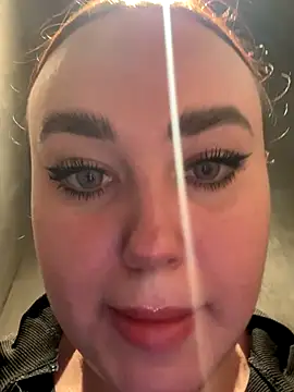 Snapshot of KiraSunshine chatting on 11/14/25, 03:27 KiraSunshine online show from 11/14/25, 03:27