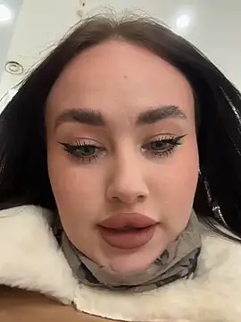 Snapshot of KiraSunshine chatting on 11/17/25, 03:56 KiraSunshine online show from 11/17/25, 03:56