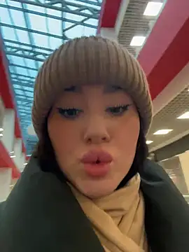 Snapshot of KiraSunshine chatting on 11/26/25, 04:13 KiraSunshine online show from 11/26/25, 04:13