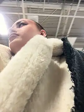 Snapshot of KiraSunshine chatting on 11/27/25, 04:14 KiraSunshine online show from 11/27/25, 04:14