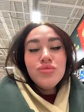 Snapshot of KiraSunshine chatting on 11/28/25, 04:15 KiraSunshine online show from 11/28/25, 04:15