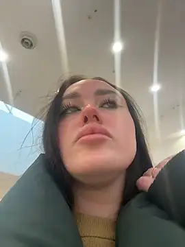 Snapshot of KiraSunshine chatting on 12/03/25, 03:58 KiraSunshine online show from 12/03/25, 03:58