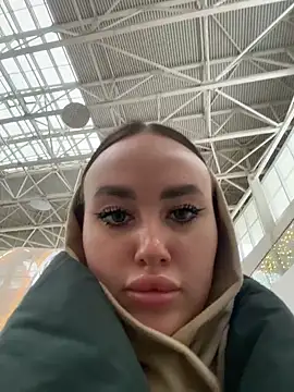 Snapshot of KiraSunshine chatting on 12/04/25, 04:11 KiraSunshine online show from 12/04/25, 04:11