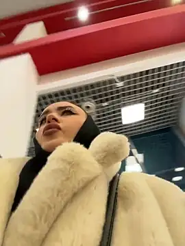 Snapshot of KiraSunshine chatting on 12/05/25, 04:32 KiraSunshine online show from 12/05/25, 04:32