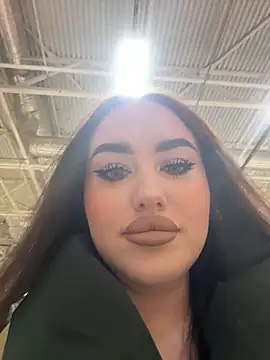 Snapshot of KiraSunshine chatting on 12/15/25, 03:55 KiraSunshine online show from 12/15/25, 03:55