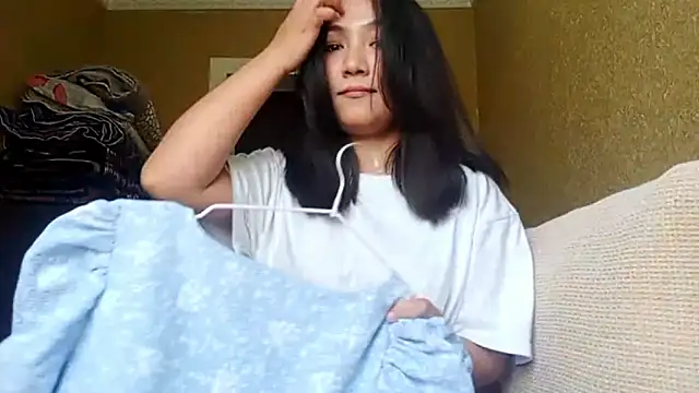 LinneaHyles online show from 10/30/25, 05:31