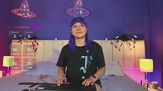 Snapshot of LuanEter chatting on 10/26/25, 01:39 LuanEter online show from 10/26/25, 01:39