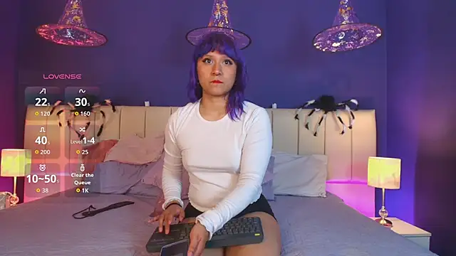 Snapshot of LuanEter chatting on 10/28/25, 01:14 LuanEter online show from 10/28/25, 01:14