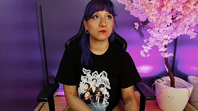 Snapshot of LuanEter chatting on 11/07/25, 12:38 LuanEter online show from 11/07/25, 12:38