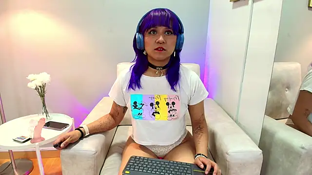 Snapshot of LuanEter chatting on 11/23/25, 01:00 LuanEter online show from 11/23/25, 01:00