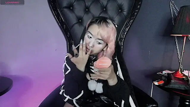 Snapshot of Navier__ chatting on 05/15/26, 03:02 Navier online show from 05/15/26, 03:02