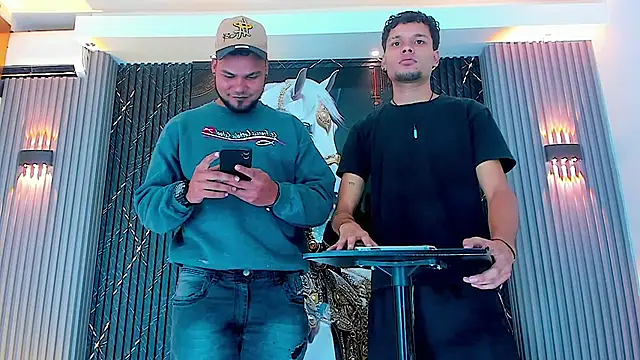 handsome boys22 online show from 10/23/25, 11:53