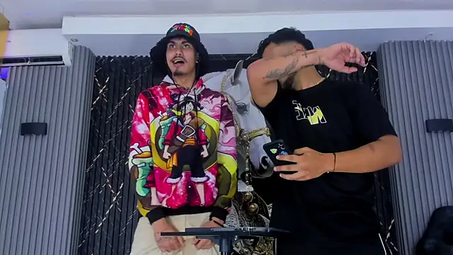 handsome boys22 online show from 12/15/25, 04:22