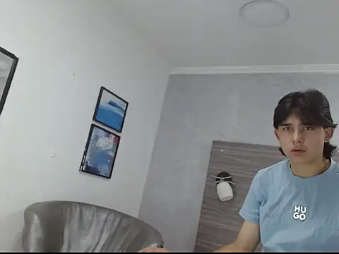 Tom 0001 online show from 10/26/25, 08:04