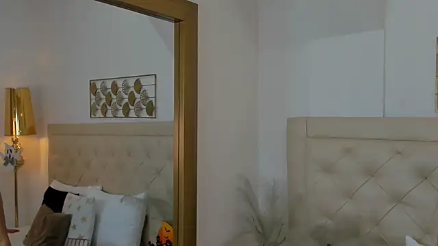 lucia lorenz online show from 10/30/25, 11:22