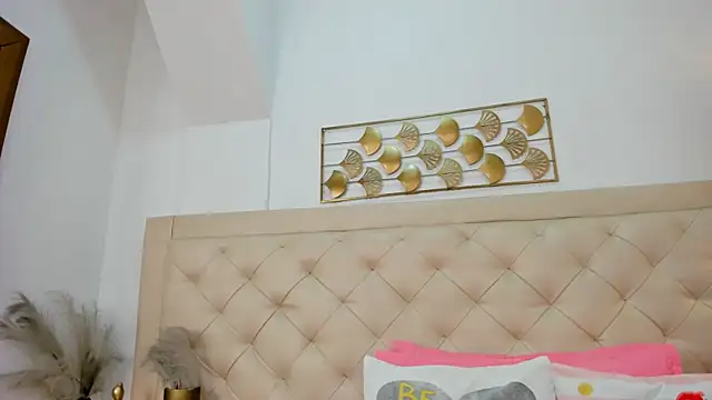 lucia lorenz online show from 02/08/26, 11:24