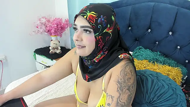 Inaya Khalifa online show from 12/23/25, 01:58