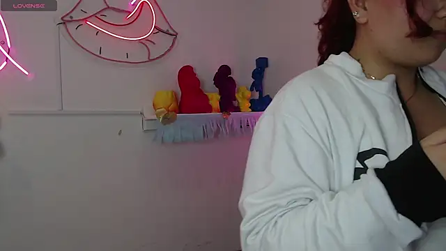 littlee red online show from 11/06/25, 09:15