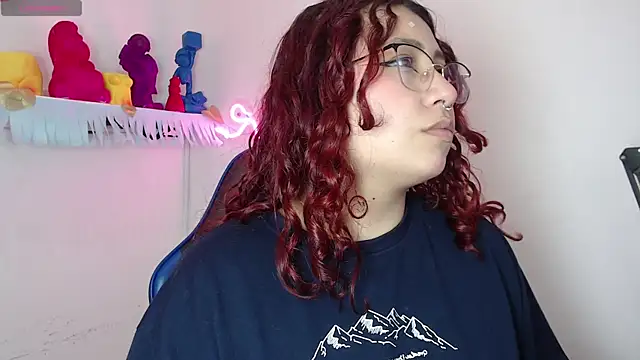 littlee red online show from 11/21/25, 08:07