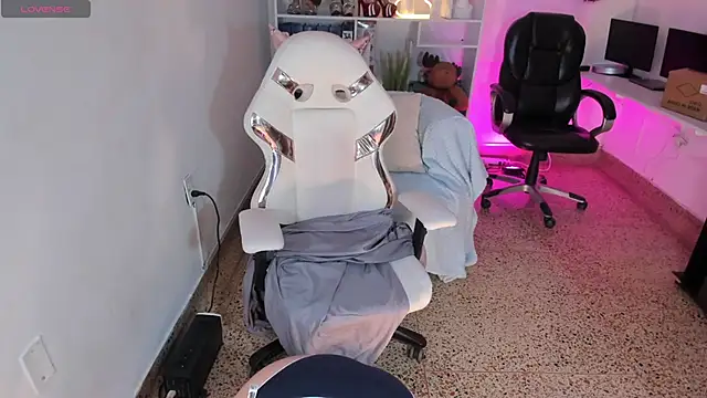 Dakota jhons1 online show from 12/14/25, 05:13