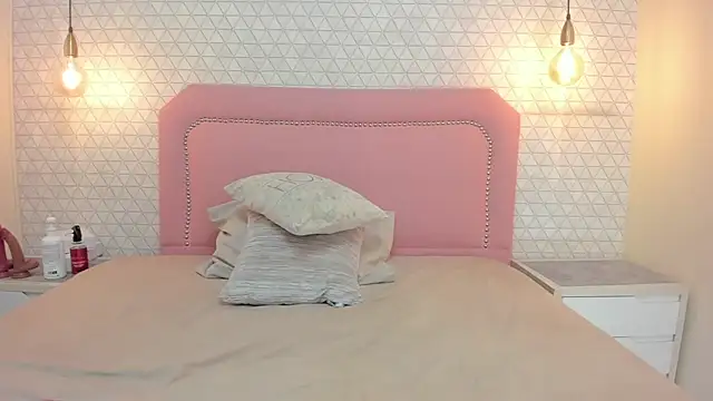 TAYLORMEYER1 online show from 04/15/26, 03:35