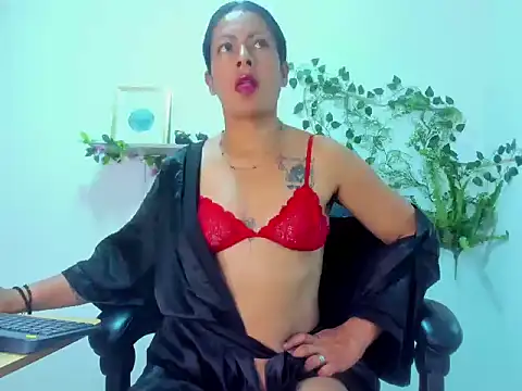 canelaa    online show from 10/28/25, 02:20