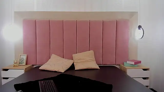 Isabella Marsh online show from 11/25/25, 01:00