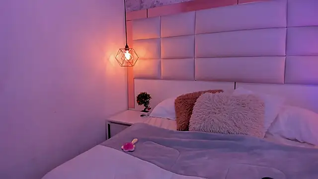 Sofia clk online show from 12/03/25, 03:47