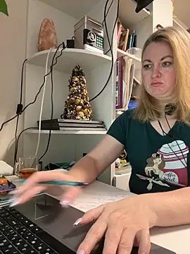 Amelia-Diamond online show from 12/03/25, 12:25