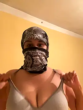 SaraChouchou online show from 10/30/25, 11:38