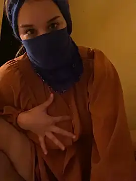 SaraChouchou online show from 11/07/25, 10:32