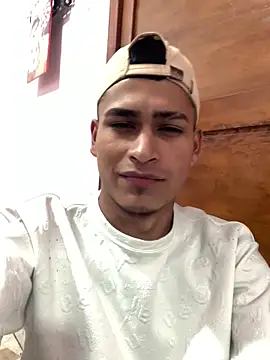 Emiliano Reyes online show from 06/03/26, 01:52