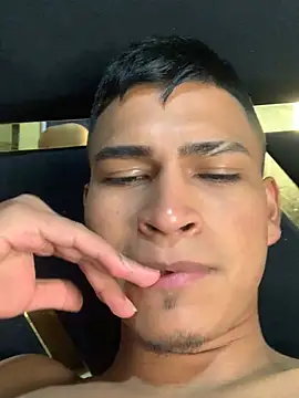 Emiliano Reyes online show from 07/08/26, 04:50