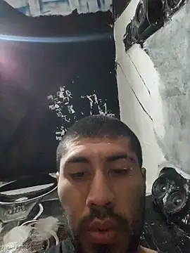 Snapshot of vergueo3 chatting on 11/12/25, 10:20 vergueo3 online show from 11/12/25, 10:20