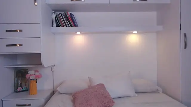 Snapshot of MartiRuis10 chatting on 10/25/25, 07:41 MartiRuis10 online show from 10/25/25, 07:41