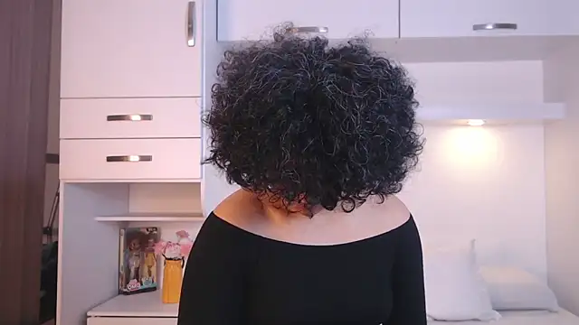 Snapshot of MartiRuis10 chatting on 10/27/25, 09:19 MartiRuis10 online show from 10/27/25, 09:19