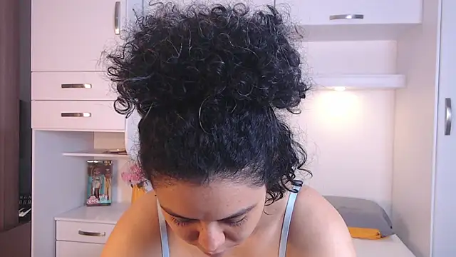 Snapshot of MartiRuis10 chatting on 11/17/25, 08:03 MartiRuis10 online show from 11/17/25, 08:03