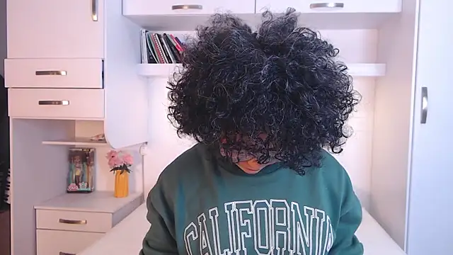 Snapshot of MartiRuis10 chatting on 12/16/25, 08:14 MartiRuis10 online show from 12/16/25, 08:14