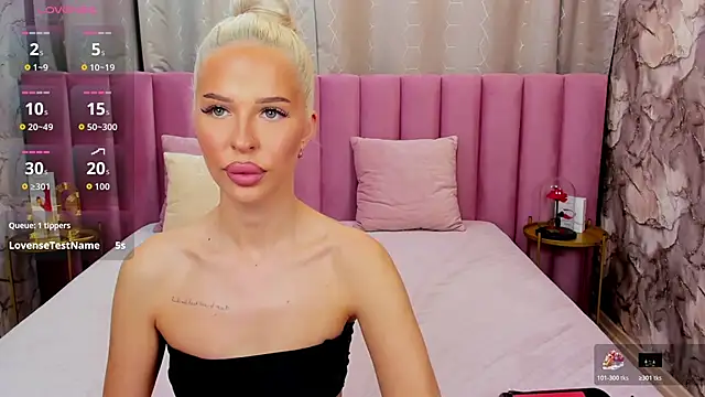 Snapshot of KailaCrystall chatting on 10/19/25, 02:45 KailaCrystall online show from 10/19/25, 02:45