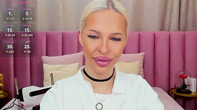 Snapshot of KailaCrystall chatting on 11/12/25, 01:39 KailaCrystall online show from 11/12/25, 01:39