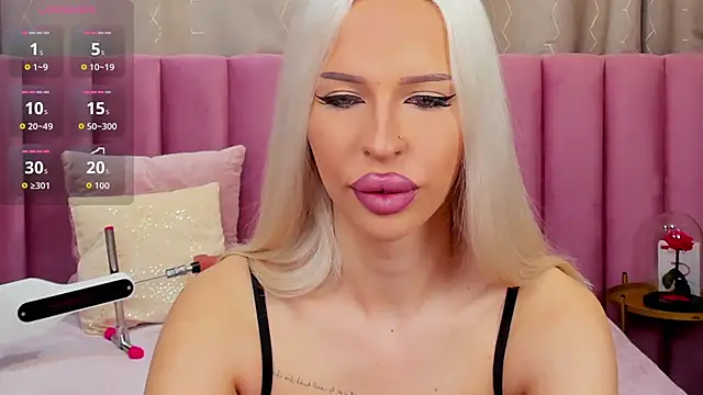 Snapshot of KailaCrystall chatting on 11/17/25, 01:33 KailaCrystall online show from 11/17/25, 01:33