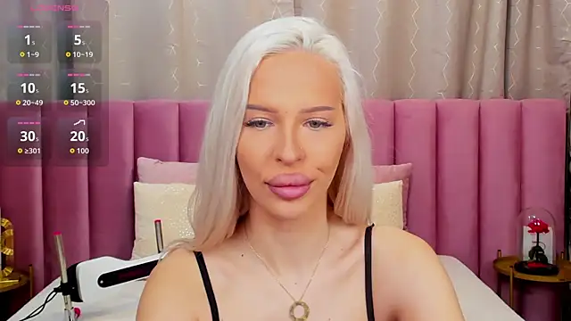 Snapshot of KailaCrystall chatting on 12/03/25, 01:46 KailaCrystall online show from 12/03/25, 01:46